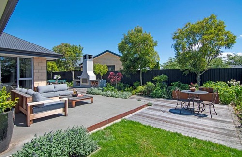 Springlands House | Banksia Retreat - Blenheim Holiday Home