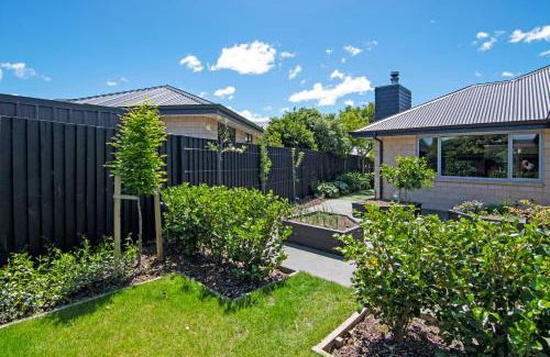 Springlands House | Banksia Retreat - Blenheim Holiday Home