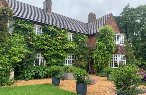 Tackley House | Banksiae