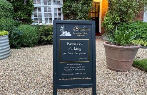 Tackley House | Banksiae