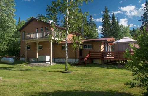 Ryerson Cottage | Bankside - Affordable Riverfront Cottage w/Swimming, Pool Table, Air Hockey, AC