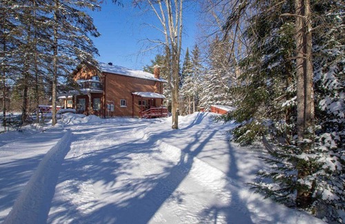 Ryerson Cottage | Bankside - Affordable Riverfront Cottage w/Swimming, Pool Table, Air Hockey, AC