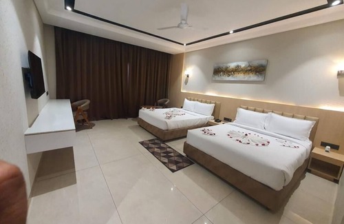 Titilagarh Hotel | Banmali Palace