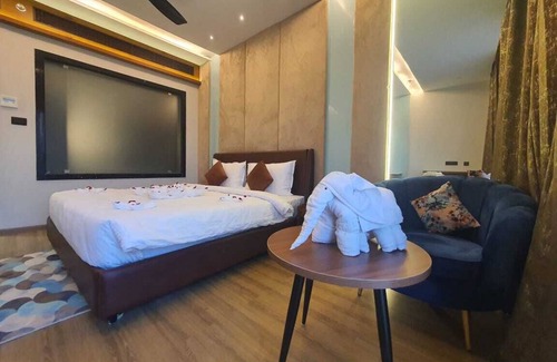 Titilagarh Hotel | Banmali Palace