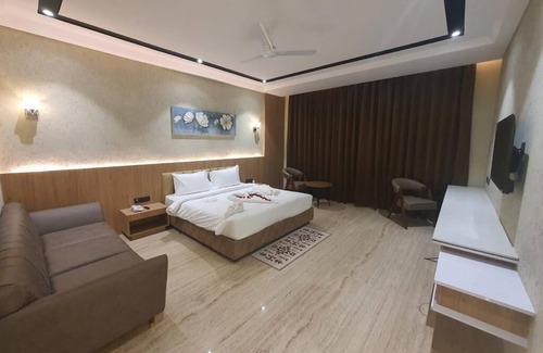Titilagarh Hotel | Banmali Palace