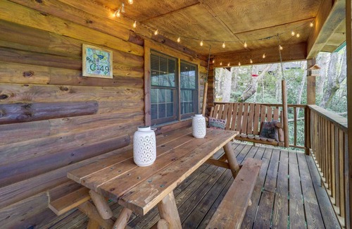Mill Ridge Cabin | Banner Elk Cabin w/ Fire Pit: Pets Welcome