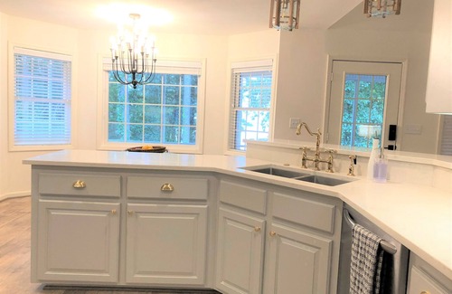 Anderson House | Bannister Cottage – Lakefront Getaway w/Dock, Porch & Views, 20 mins to Clemson