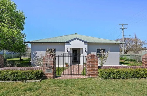 South Bathurst House | Bant Cottage, Bant Cottage - Gorgeous Renovation, Neatly Styled