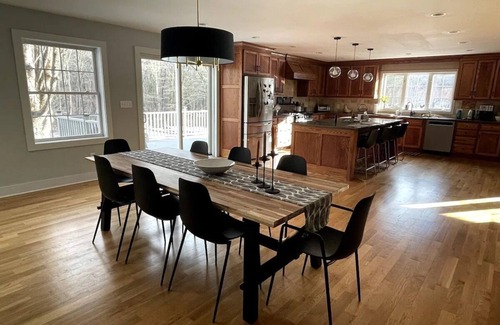 Lakeside House | Bantam Beauty - Surrounded By Nature!