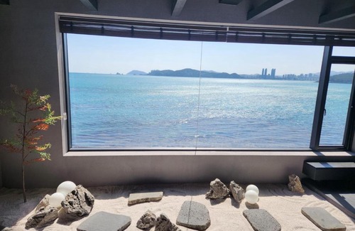 Haeundae House | Banwol Poolvilla