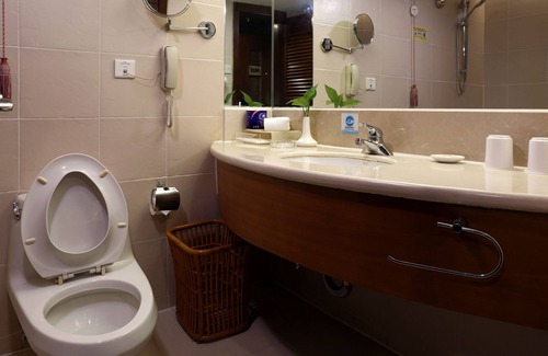 Long Hua Hotel | Baohua Harbour View Hotel