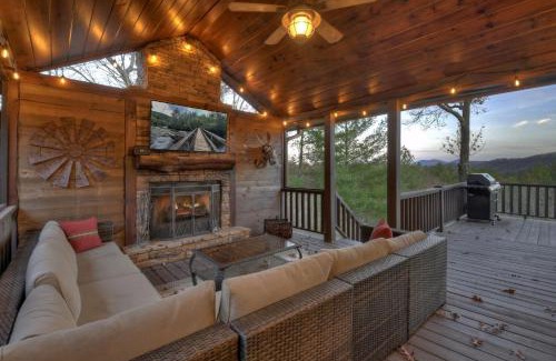 Cherry Log Villa | Bar 5 Cabin Beautiful views soothing hot tub outdoor living and more