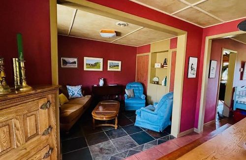 Foothills County House | Bar M5 Ranch Stay