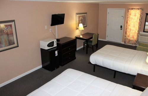 McCormick Hotel | Bar-Mel Inn