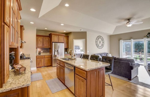 Baraboo Condo | Baraboo Country Club - Friends & Families Welcome