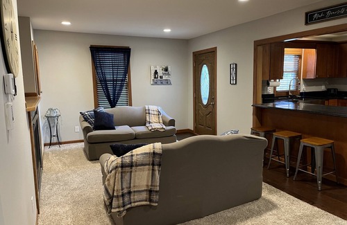 Baraboo House | Baraboo Retreat near Wisconsin dells, Ho Chunk Casino and Devils lake!nn