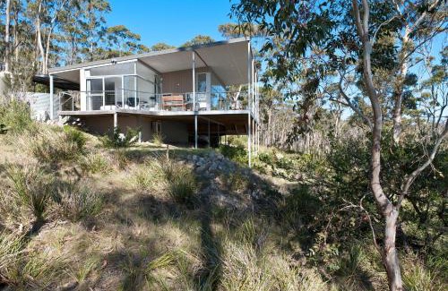 Sandford House | Baragoola Retreat - Luxury Waterfront Property