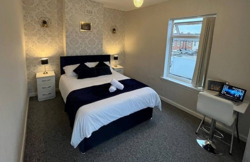 Seisdon House | Baraka Holiday Home 1 | Luxury | Home | BHX | NEC