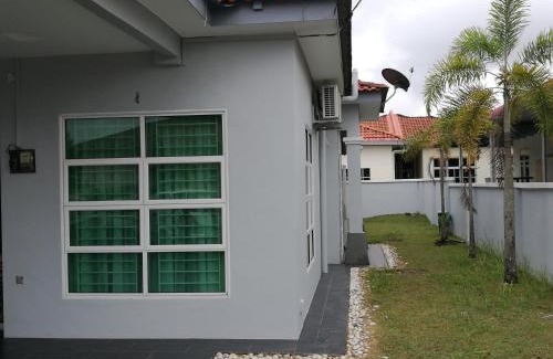 Taman Senangin House | Barakah Homestay