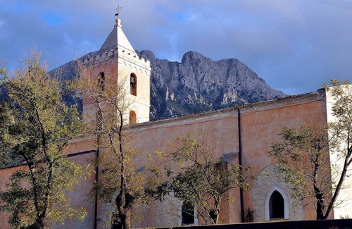 Oliena Apartment | Barbagia between Mountain, Hiking, Cultural Traditions and Sea