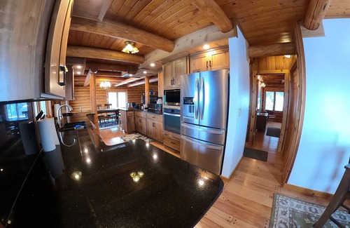 West Richland House | Barbara's Cabin. A luxury log home in the heart of Washington wine country.