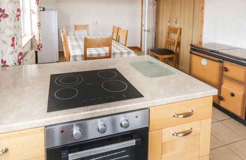 Wild Atlantic Way House | BARBARA'S COTTAGE, family friendly in Lettermore, County Galway