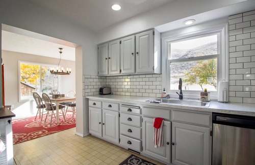 Huntington Other | Barber Ranch Retreat. 1 mile from Snake River. Family sized home. Pet Friendly.