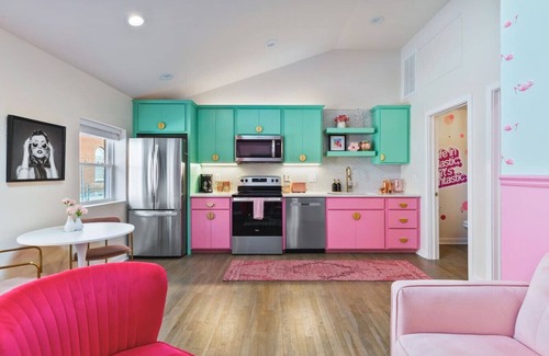 Greenwood Condo | Barbie Dream Condo - Near Restaurants, Coffee & Bar