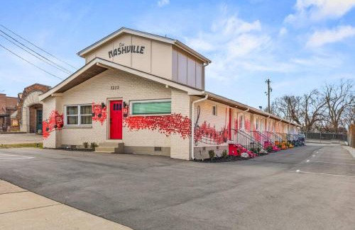 Greenwood House | Barbie Dream Condo - Near Restaurants, Coffee and Bar