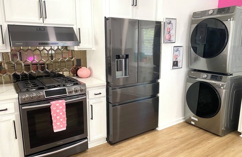 Eastside House | Barbie House: Themed Historic House, Close to Downtown LB! Easy Access to LA, OC