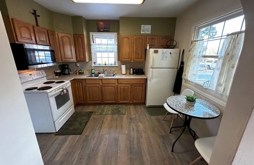Central - Terry House | Barb’s Cozy Home with Office and Covered Parking!