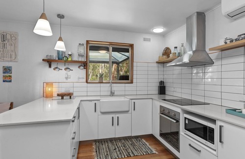 Skenes Creek House | Barca View Cottage - Cozy Beach Retreat