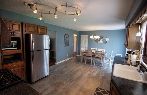 Warren House | Barcade and rope swing bar, 5 minutes from The Avalon Grand Resort and Golf!