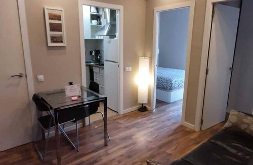 Collblanc y La Torrassa Condo | Barcelona Marta´s Flat 2 - FC Barcelona (HUTB-017186)
