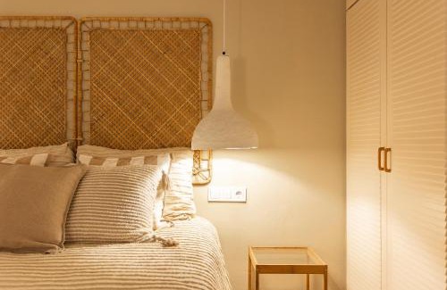 Dreta de l'Eixample Apartment | Barcelona Central Charm with Mediterranean Vibes