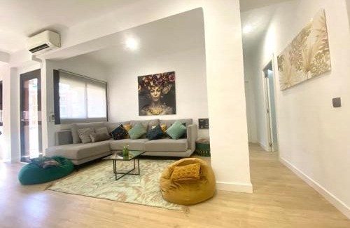 Navas Apartment | Barcelona Chic Apartments- Free Parking - 10 min BCN centre by metro