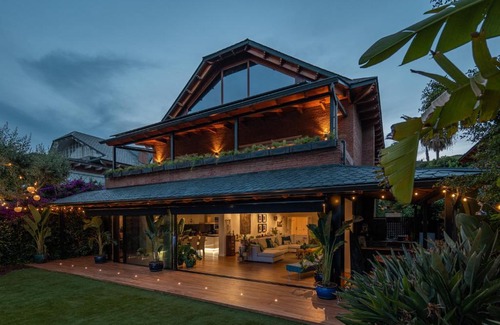 Sant Just Desvern Villa | BARCELONA´S TROPICAL OASIS