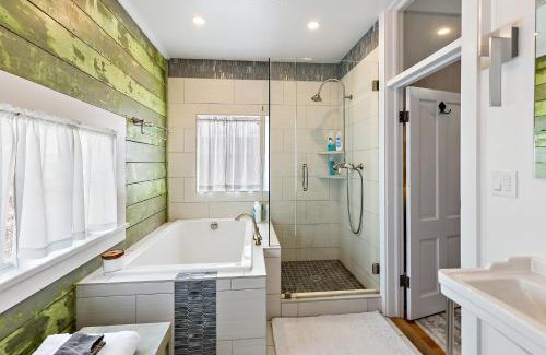 Ashland Apartment | Barclay Klum House by WanderLodges