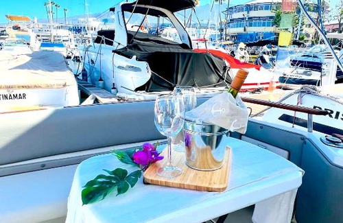 Costa Adeje Boat Rental | Barco SIHNNY - Puerto Colón