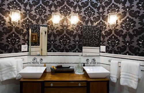 Bartlesville Bed & Breakfast | BarDew Valley Inn