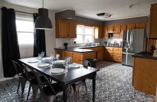Nazareth House | Bardstown w/Hot Tub & Poker Table