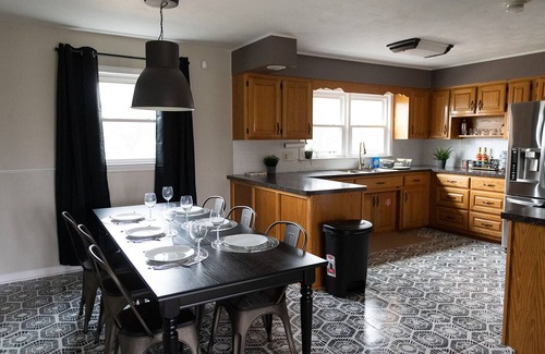 Nazareth House | Bardstown w/Hot Tub & Poker Table