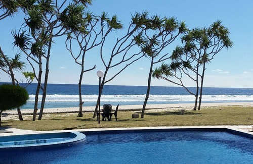 Teouma Villa | Barefoot beachfront Luxury