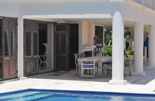 Teouma Villa | Barefoot beachfront Luxury