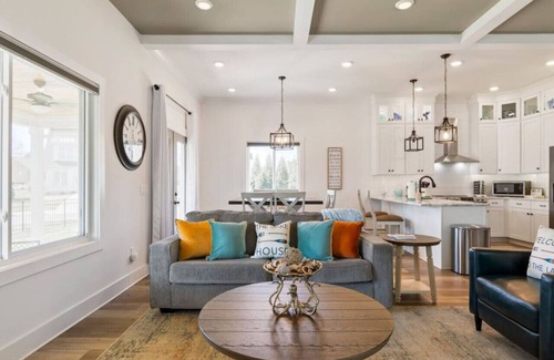 Winchester House | Barefoot Breeze w/Pool, Kayaks, Fireplace