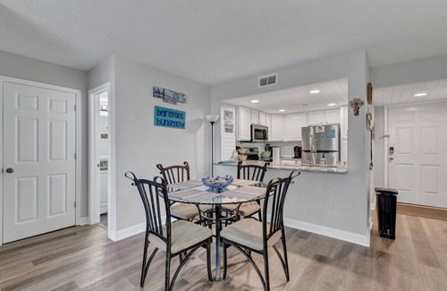 Sneads Ferry Condo | Barefoot Bungalow - Ocean Front Beach Condo