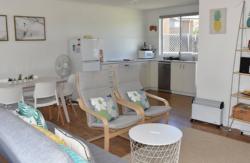 Tomakin House | Barefoot Bungalow - beach cottage