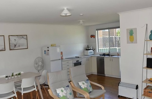 Tomakin House | Barefoot Bungalow - beach cottage