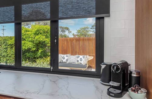 Cremorne House | Barefoot Bungalow luxurious retreat - private walkway to the beach