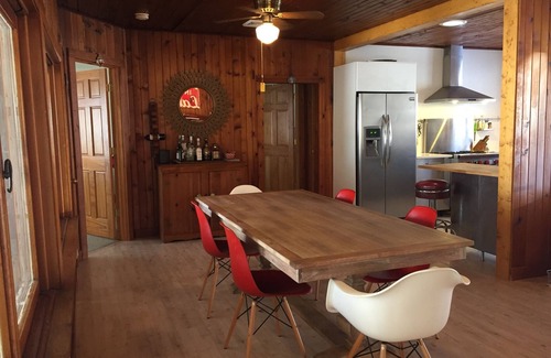 Woodland Cottage | 'Barefoot' Lake House–Play, Rest & Relax